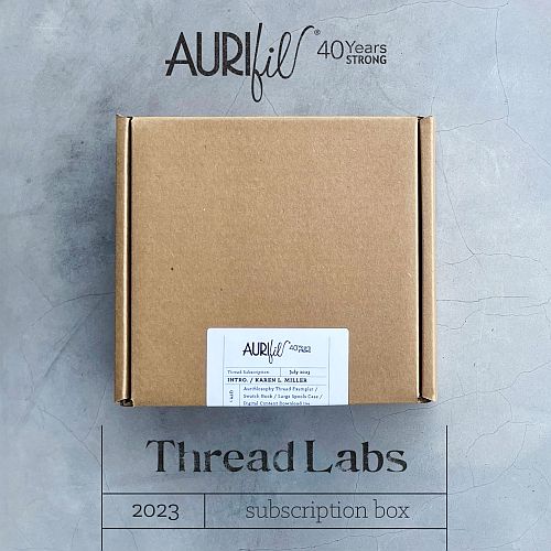 Aurifil Thread Labs 1.1 bis 1.6 - Klöppelwerkstatt, zum 40 jährigen Jubiläum, sechsteilige Serie, die die Geschichte von Aurifil erzählt, ein MUSS für jeden Aurifil Liebhaber und alle, die eine Menge über die Wahl des richtigen Garns für ihr Projekt lernen wollen! Aurifil Garn Set, klöppeln, Quilten, Patchwork