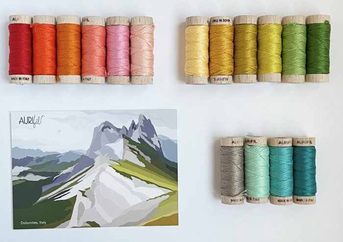 Aurifil Thread Labs - 1.6 - in der Klöppelwerkstatt erhältlich, zum 40 jährigen Jubiläum, eine sechsteilige Serie, die die Geschichte von Aurifil erzählt, ein MUSS für jeden Aurifil Liebhaber und alle, die eine Menge über die Wahl des richtigen Garns für ihr Projekt lernen wollen! Aurifil Garn Set, klöppeln, Quilten, Patchwork